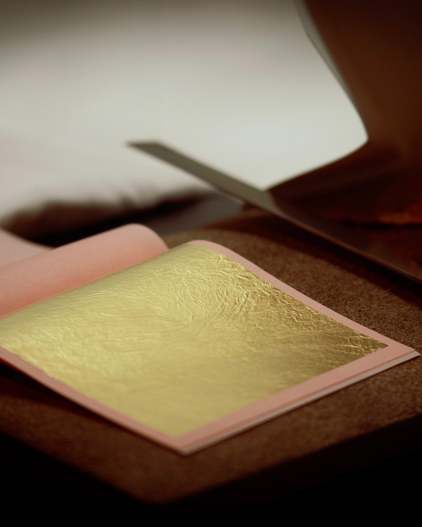 Plátkové zlato 23,75 kt Manetti – 8 × 8 cm, 25 listov – Obrázok 3